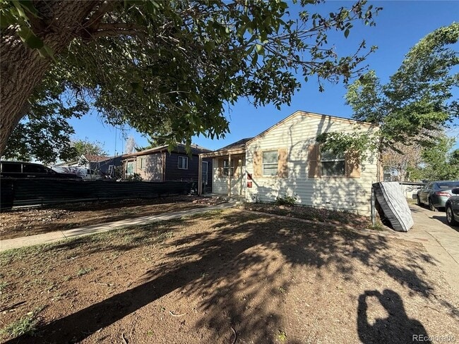 Building Photo - 1349 Kenton St