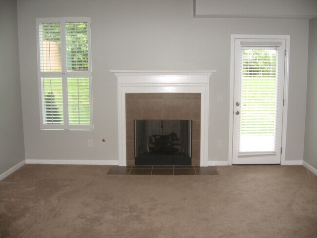 Building Photo - 1066 Oakhall Dr