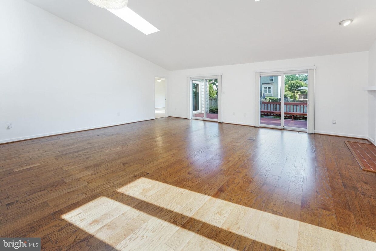 8430 Hollis Ln, Vienna, VA 22182 House Rental in Vienna, VA