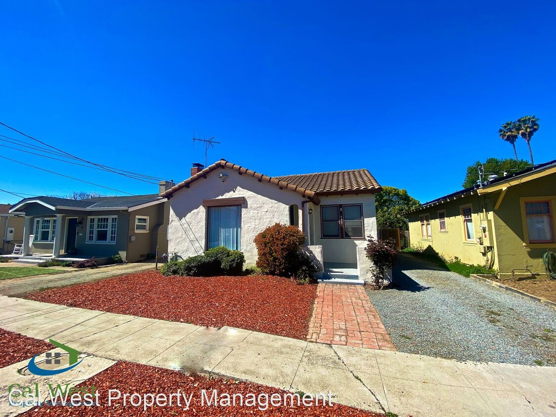 Primary Photo - 2 br, 1 bath House - 435 IRVING AVE.