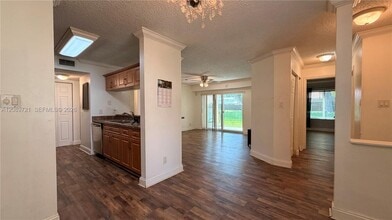 Building Photo - 10610 SW 158th Ct