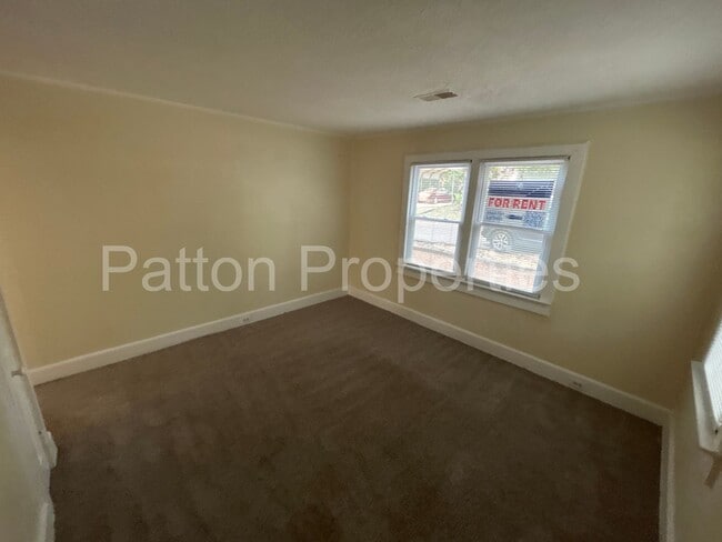 Foto del edificio - 1401 Kinderway &amp; 4300-4302 Wentworth - Inside CoC - R09214-07-01
