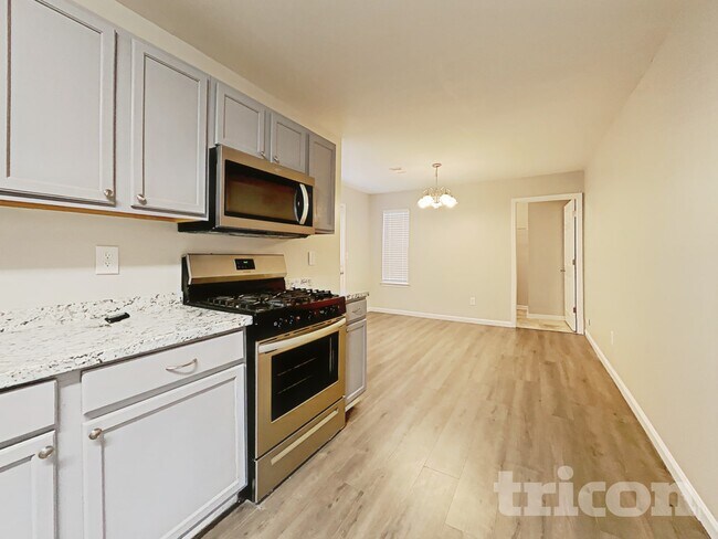 Building Photo - 4123 Green Field Dr