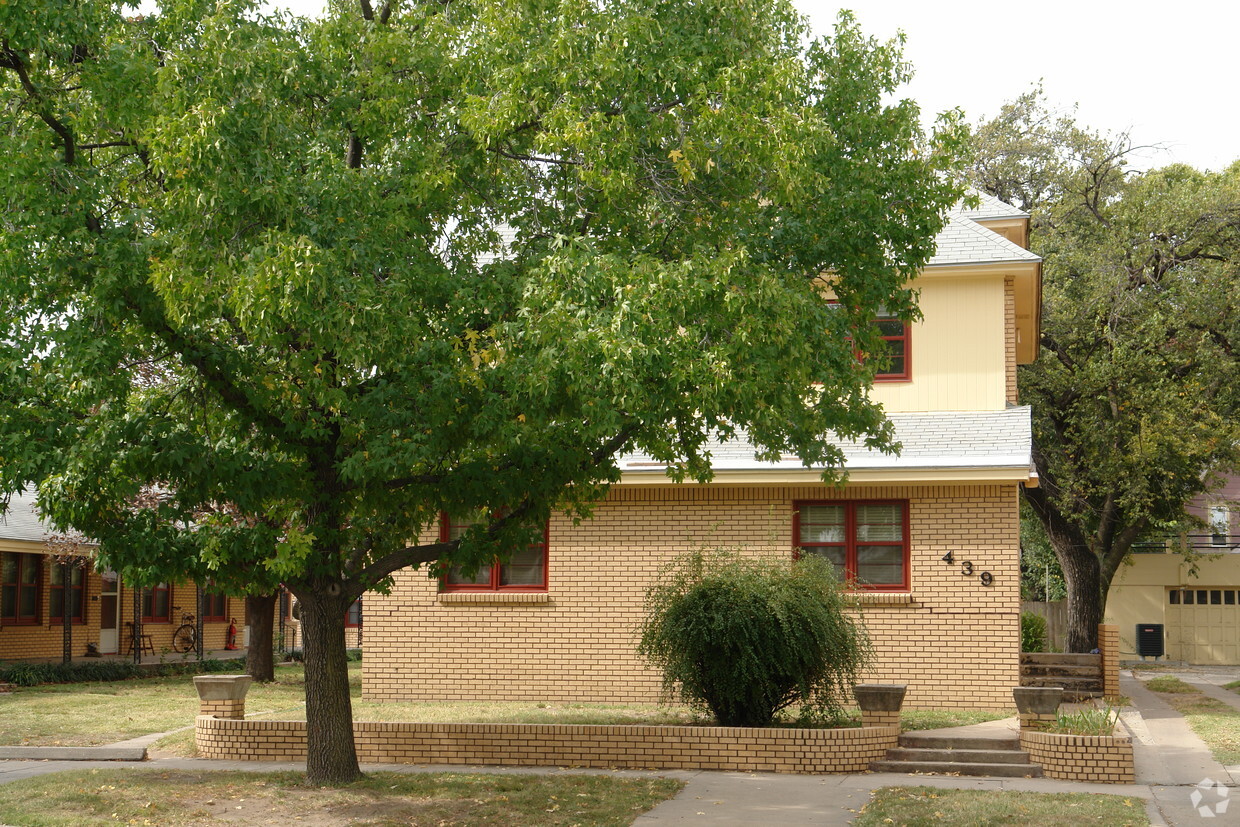 Building Photo - 433 N Emporia St