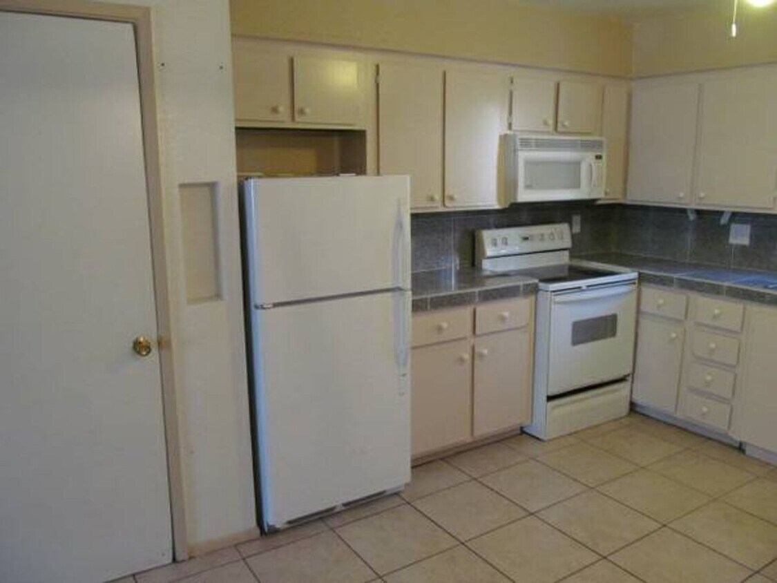 Foto del edificio - Newly Remodeled Spacious 2BR/1BA Home - TI...