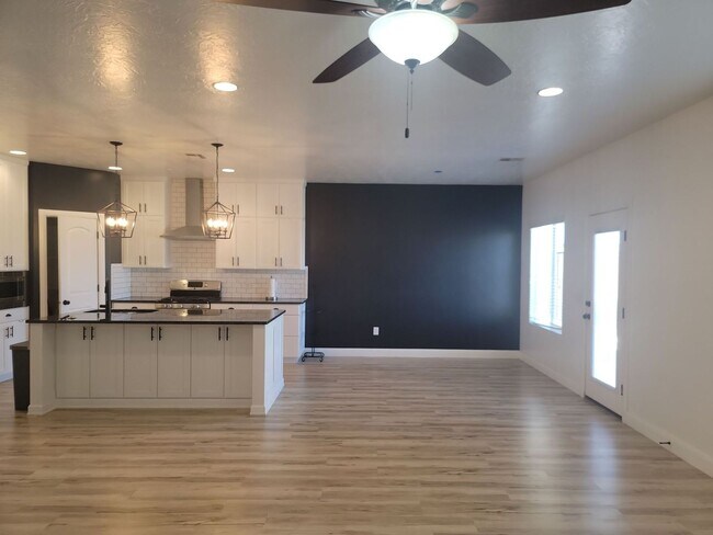 Foto del edificio - 4 Bedroom St. George Home with Bonus Room....