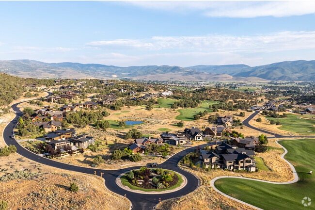 Heber City is a small town close to nature and outdoor recreation in the back south of the Wasatch Mountains.