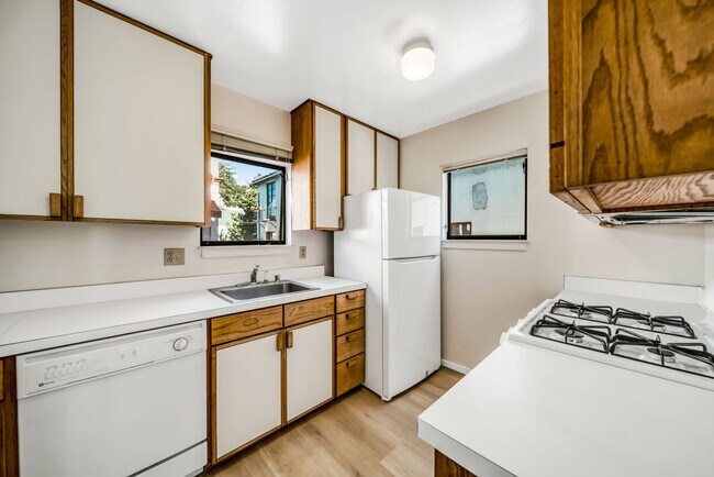 Foto del edificio - NORTH BERKELEY APARTMENT FOR RENT - $4,800