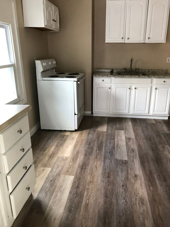 Building Photo - 9 Dove St