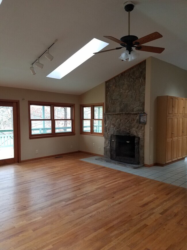 Foto del edificio - 53 Astoria Ln