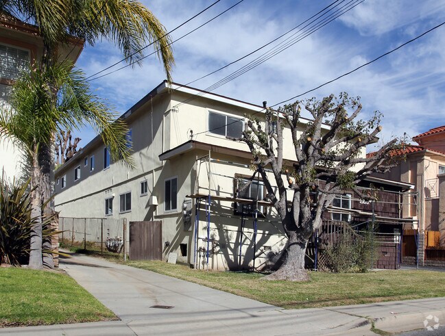 Primary Photo - 2105 Marshallfield Ln
