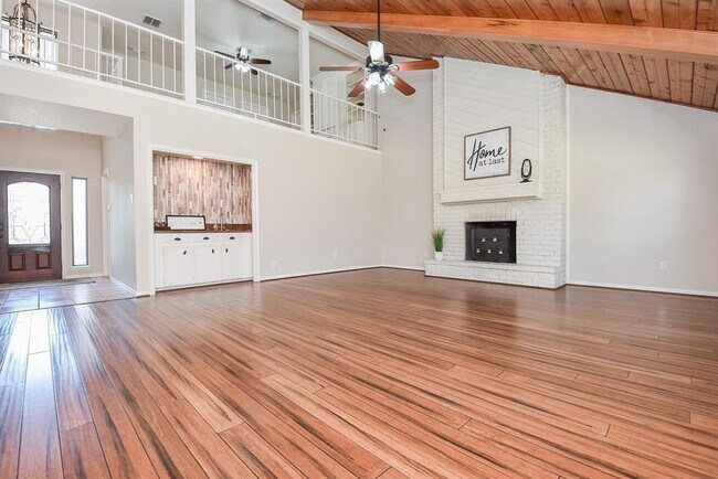 Building Photo - 7731 Club Lake Dr