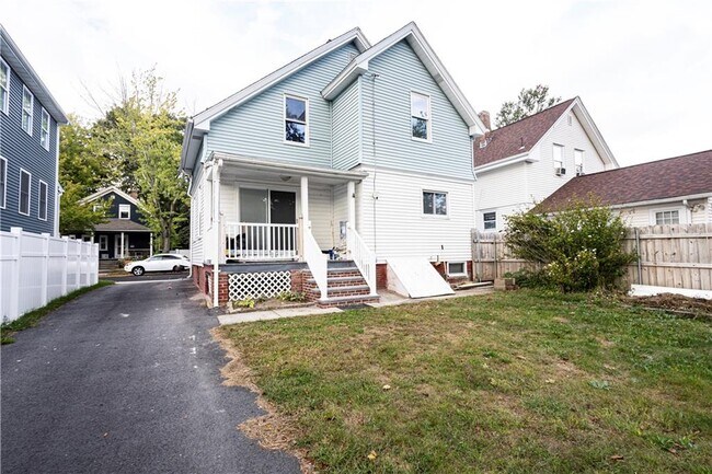 Building Photo - 144 Rutherglen Ave