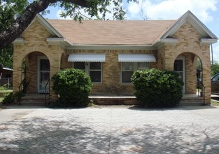Building Photo - 1206 S Abe St