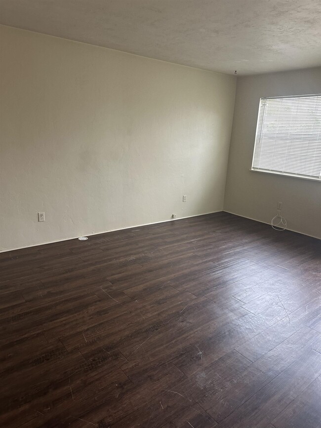 Foto del edificio - 2651 Chateau Ln