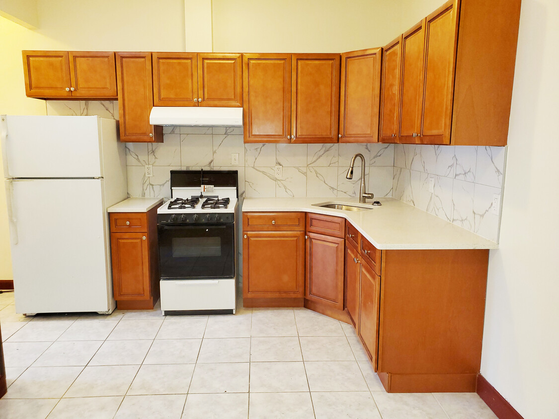 Primary Photo - 1316 Fulton St