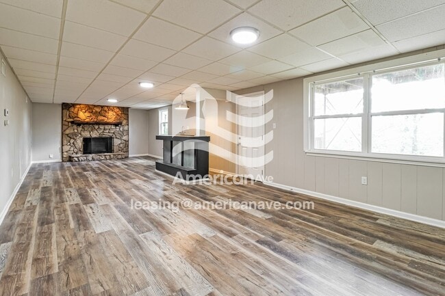 Building Photo - 501 Lindenhurst Dr