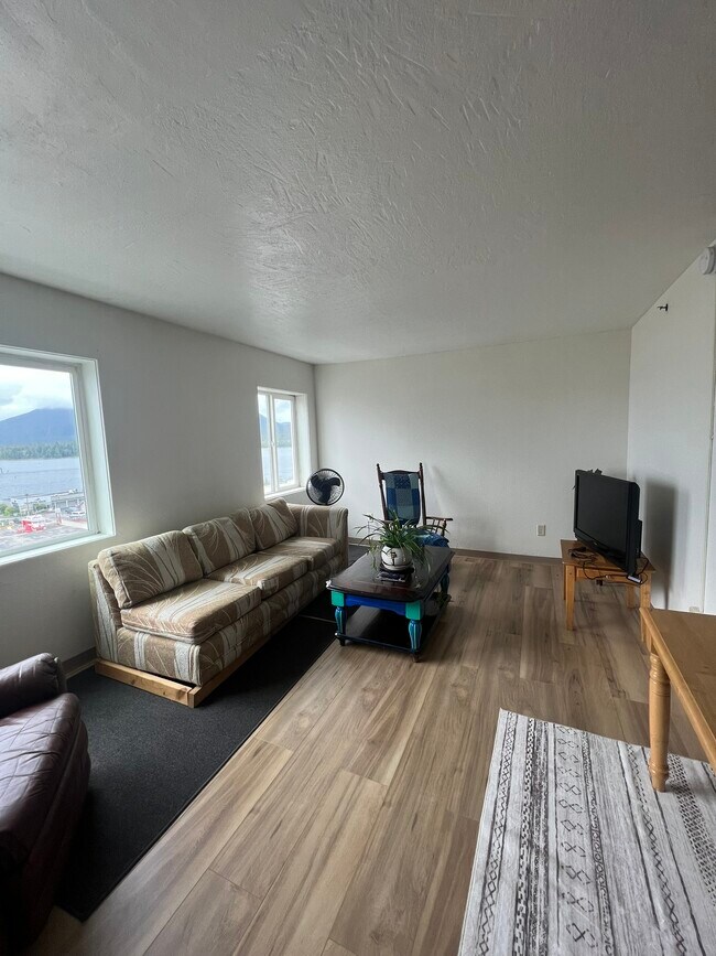 Foto del edificio - 2415 Hemlock St