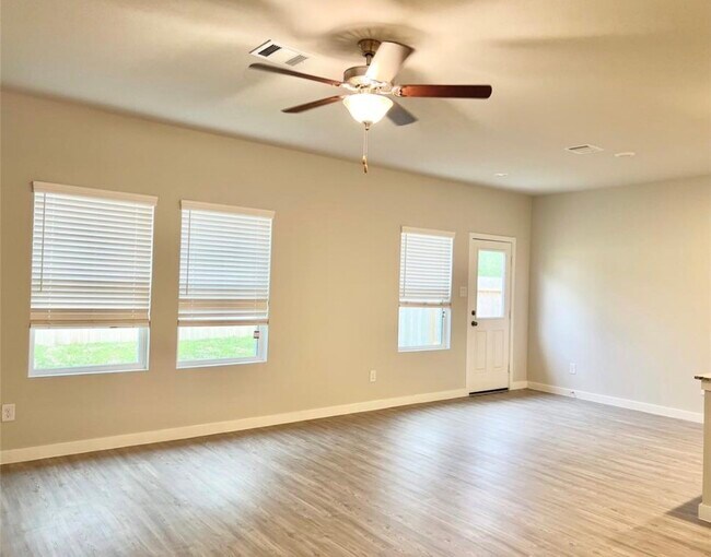 Building Photo - 812 Westpointe Dr