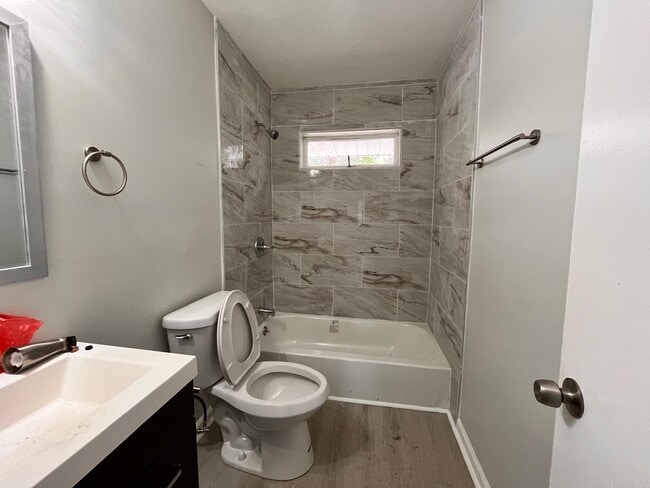 Building Photo - 962 Hanover Dr