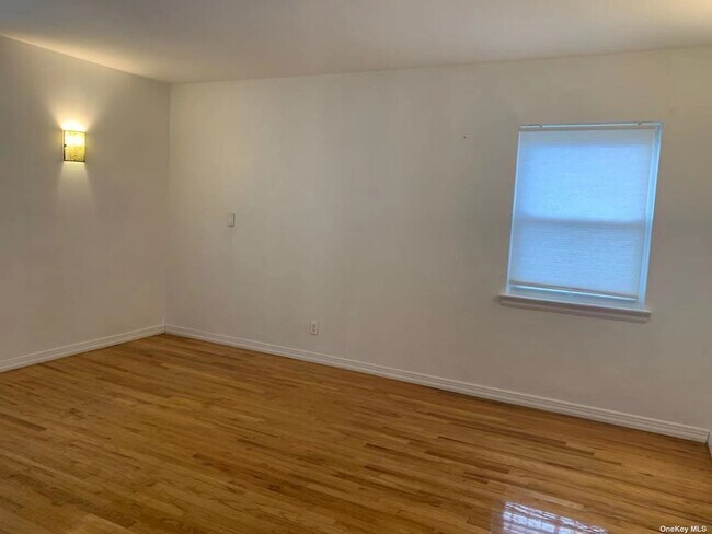 Building Photo - 56-03 E Hampton Blvd