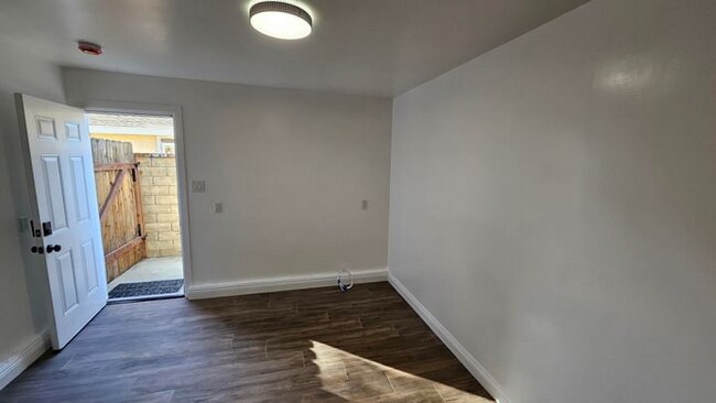 Foto del edificio - 2432 Fig St