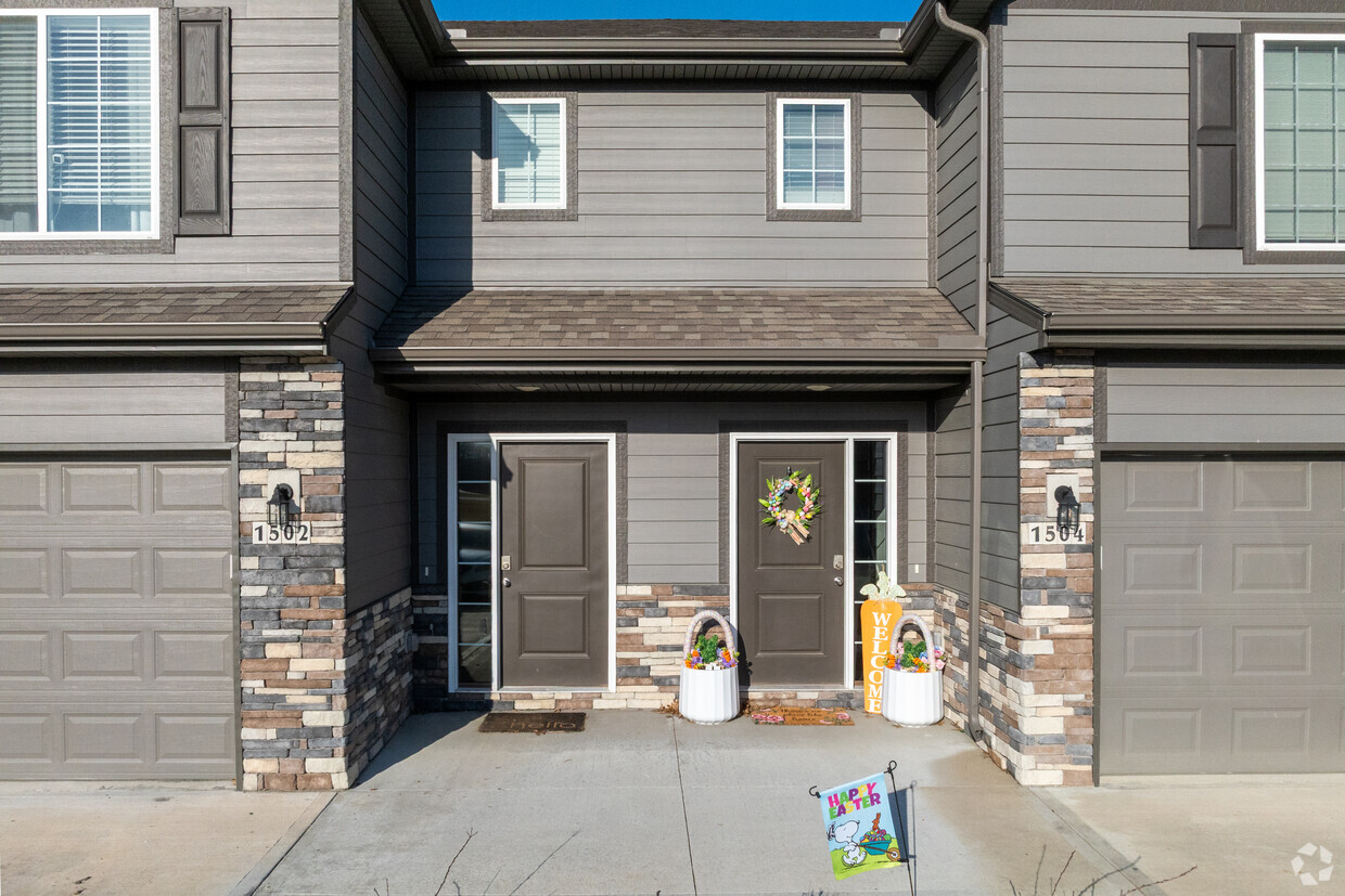Building Photo - Greystone Townhomes