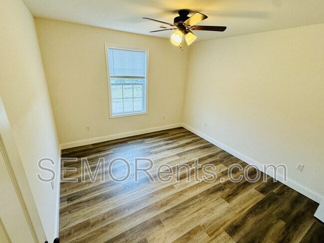 Foto del edificio - 27038 State Hwy B
