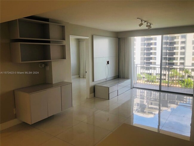 Building Photo - 770 Claughton Island Dr