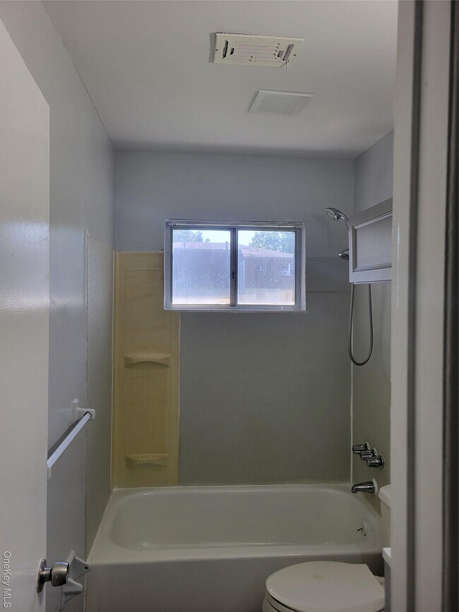 Foto del edificio - 240 Schutt Rd