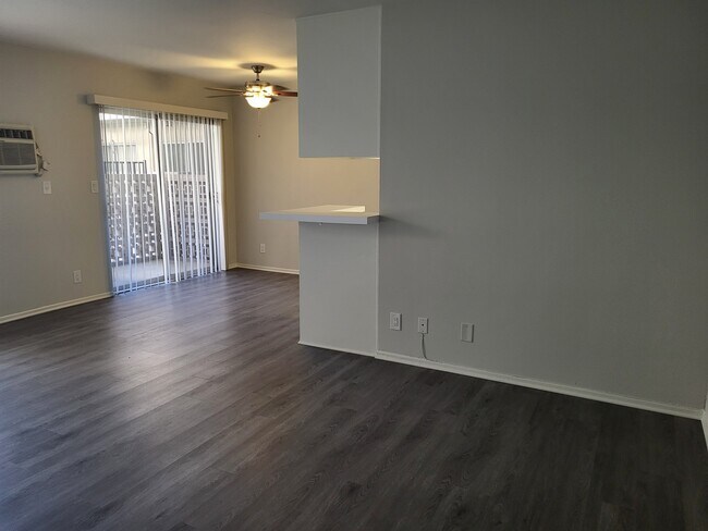Building Photo - 12070 Woodbridge St
