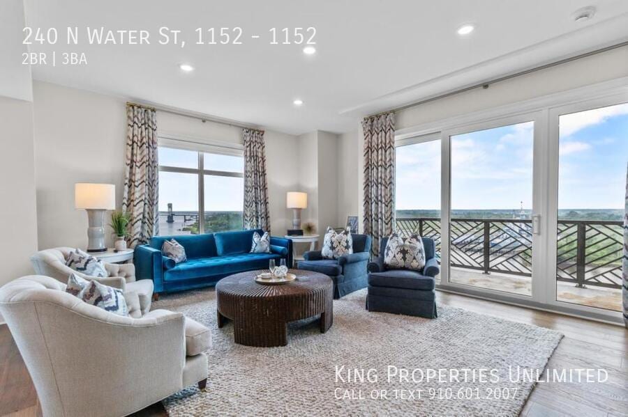 Foto principal - 240 N Water St