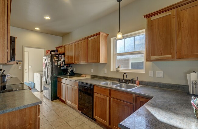 Building Photo - 279 Sage View St