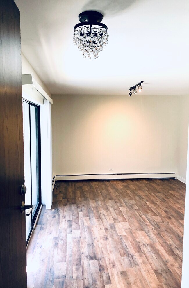 Building Photo - 753 S Dwyer Ave