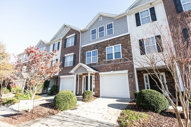 Foto del edificio - 3 BR townhouse with garage