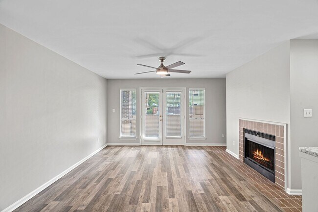 Foto del edificio - Unique 3 Bedroom/ 3 Full Bathroom 2 Story ...