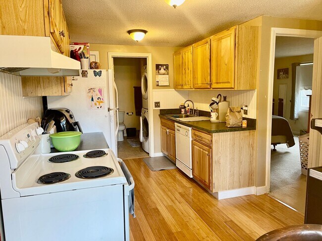 Foto del edificio - 2 bedroom, 1 bathroom