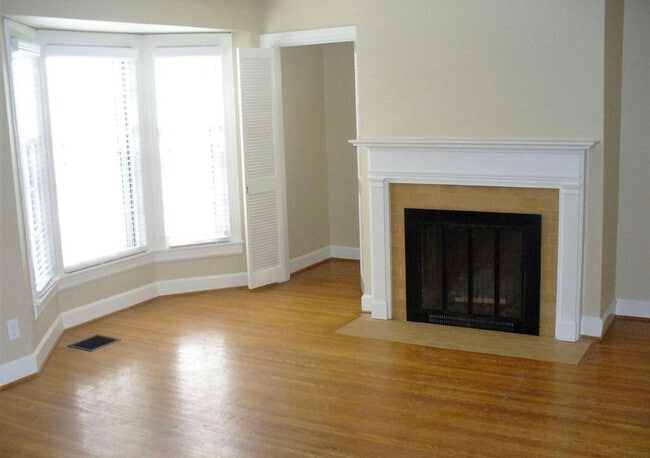 Building Photo - 4305 Briarwood Rd