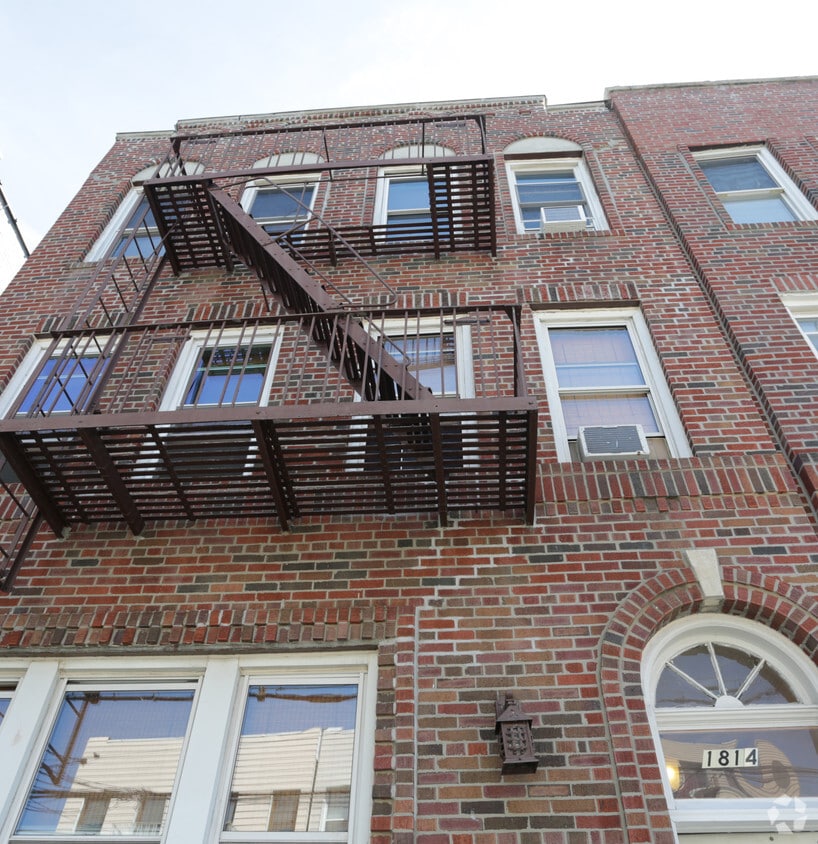 Building Photo - 1814 Radcliff