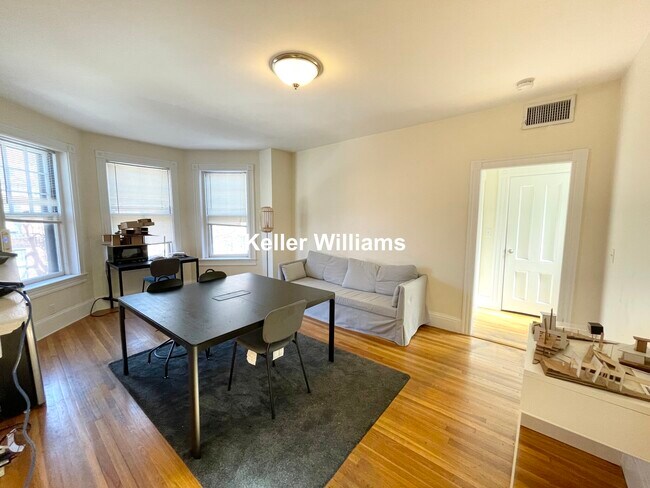 Building Photo - 438 Marlborough St