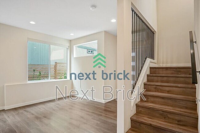 Building Photo - 8841 Midvale Ave N