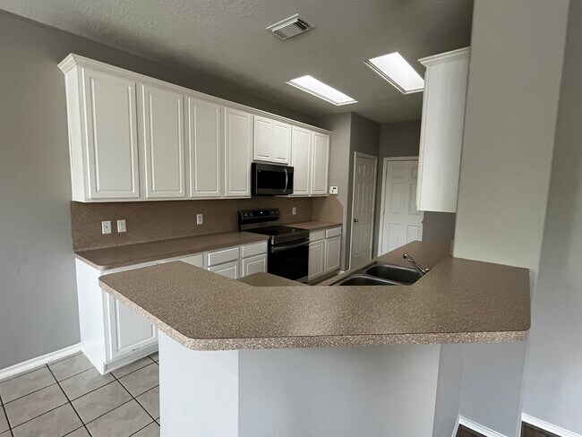 Building Photo - 17234 Oakwood Chase Dr