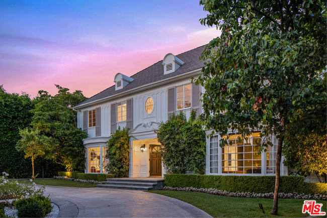 Building Photo - 706 N Oakhurst Dr