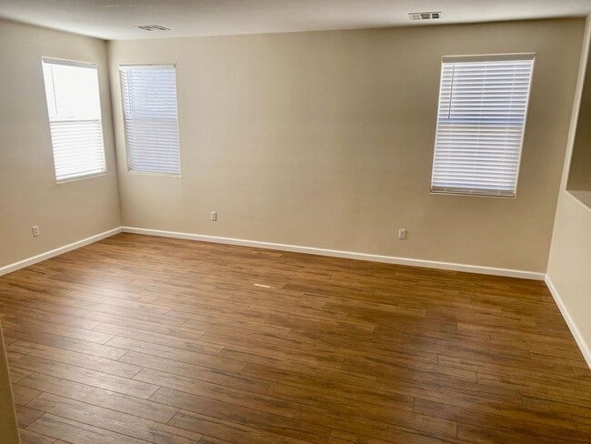 Building Photo - Southern Highlands - 4 bedroom