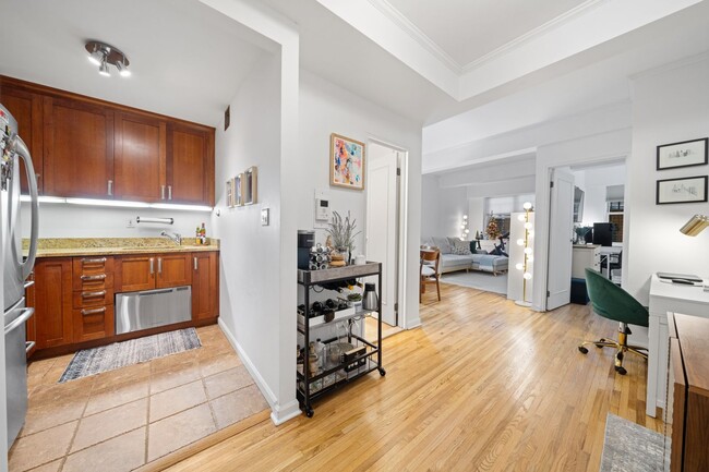 Building Photo - Charming 1BR Condo in Upper West Side