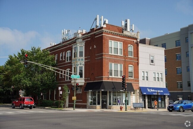 Building Photo - 3559 N Ashland Ave