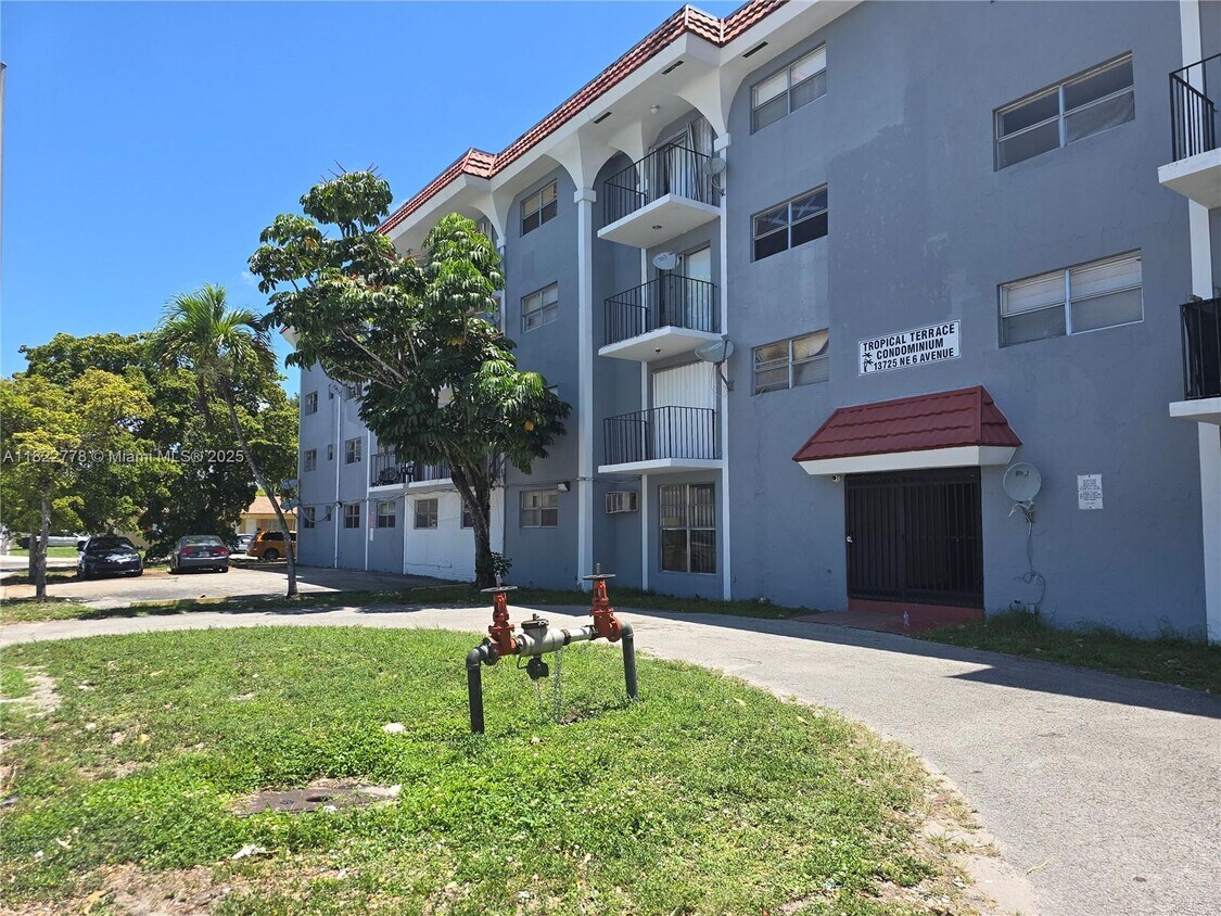 Primary Photo - 13725 NE 6th Ave