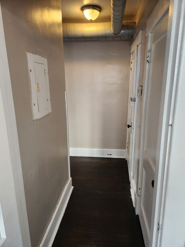 Foto del edificio - Large 2 -3 Bedroom Apartment in Heart of Beaver Falls! Central Air! NO APPLICATION FEE!!