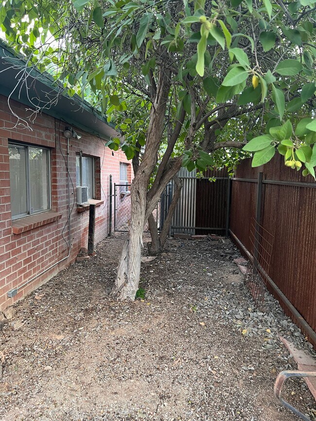 Foto del edificio - 2555 E Fort Lowell Rd