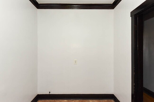 Building Photo - 4300 N Pulaski Rd